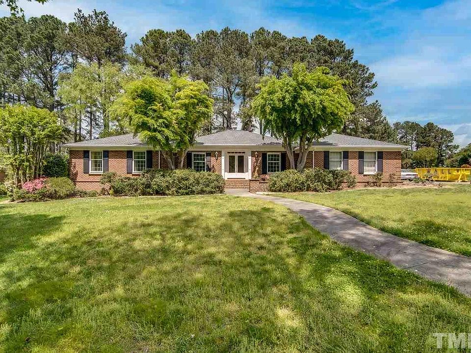 1st image of 3220 Stoneybrook Dr