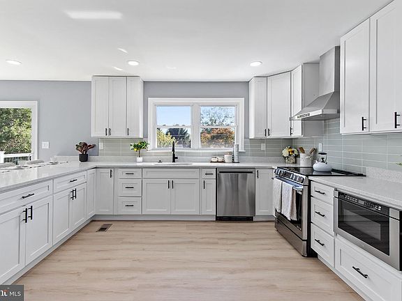 5th image of 602 Rowe Dr