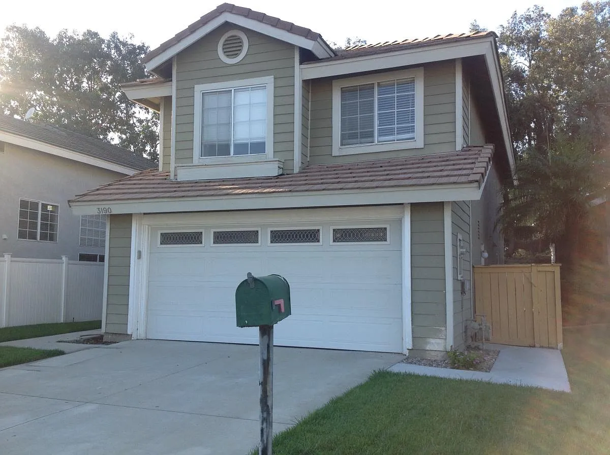 3 bed, 2.5 bath, 1460 sqft, $3,500 — Photo 2