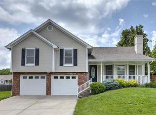 106 Shasta Daisy Dr, Smithville, MO 64089