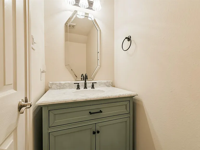 11918 Mariposa Canyon Dr — Photo 32