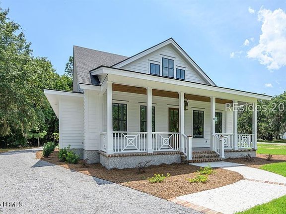 2nd image of 20 Millers Pond Drive