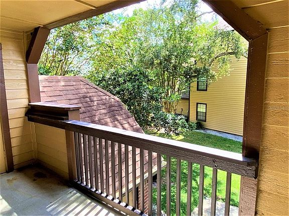 4th image of 345 Lakepointe 202 Dr