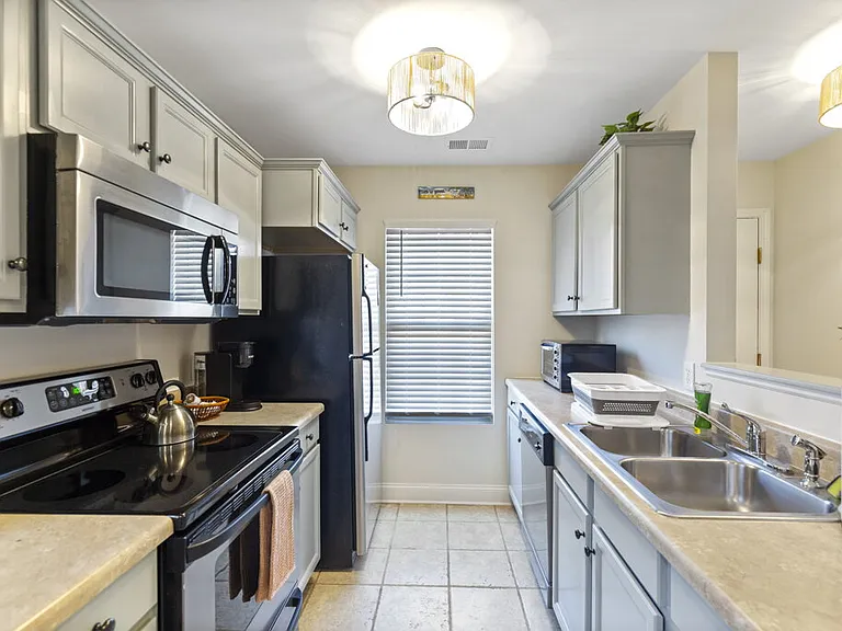 232 Tamarack Dr — Photo 1