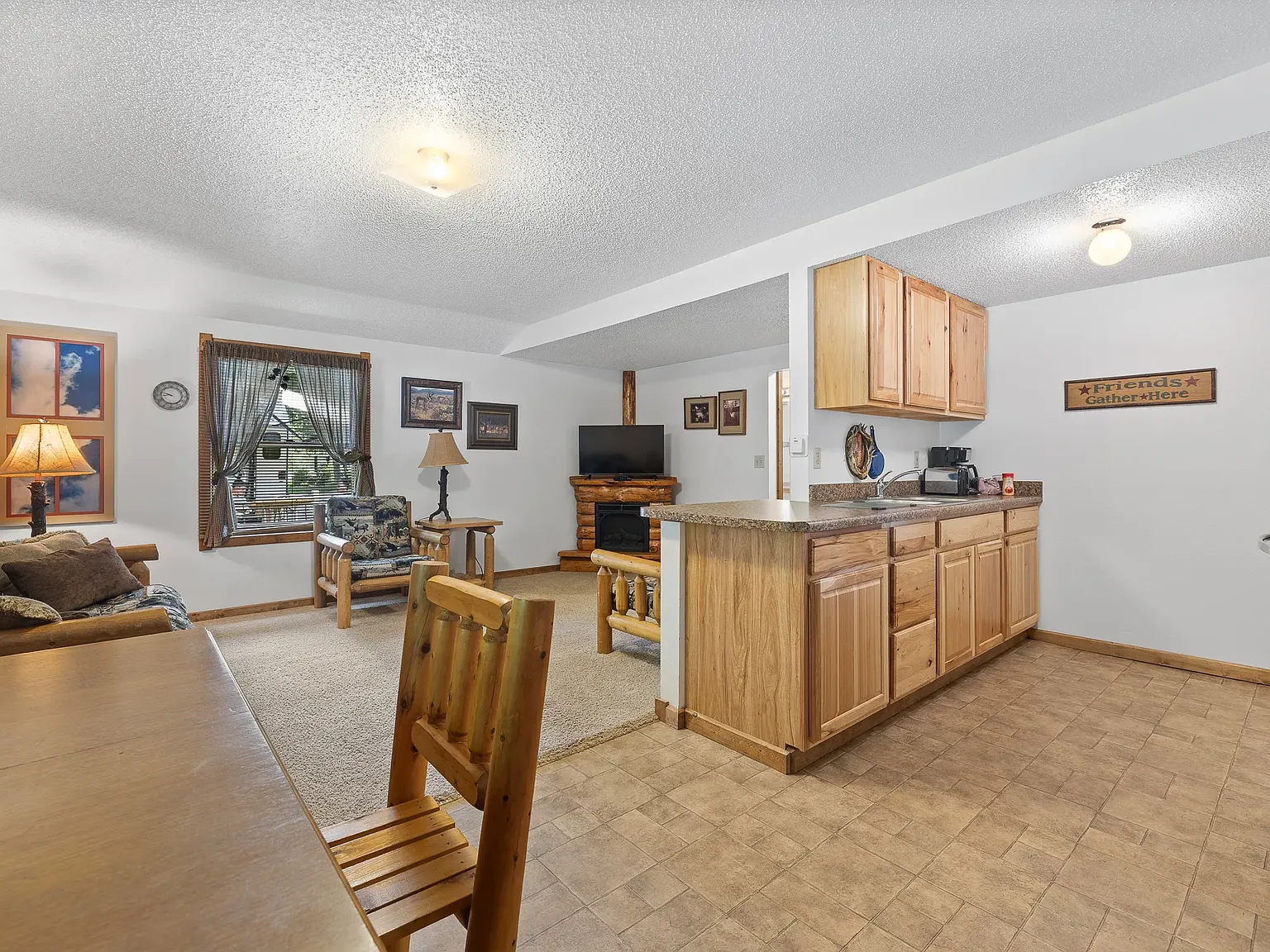 2 bed, 740 sqft, $995 — Photo 2