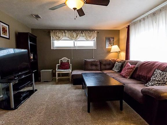 4th image of 9905 Crestwood Dr