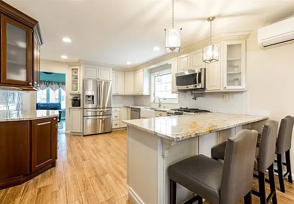 4th image of 161-12 99th St