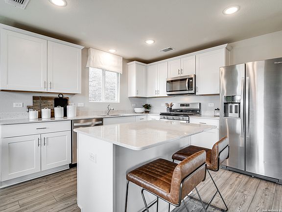 3rd image of 856 Heartseed Avenue