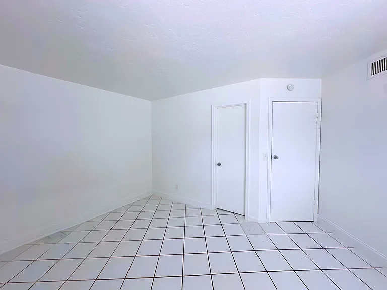 519 W Kalmia Dr #2 — Photo 8