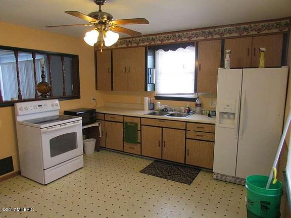 2nd image of 1713 Francis Ave