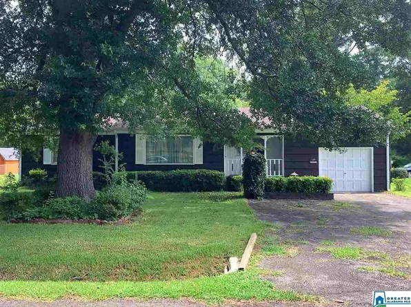 135 Winston Ct, Bessemer, AL 35023
