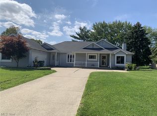 1110 Meadowview Ln, Amherst, OH 44001