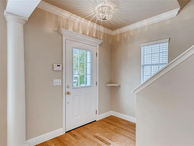 730 Oak Shadows Rd — Photo 2