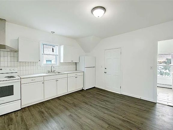 3rd image of 47 Vandewater St Floor 2