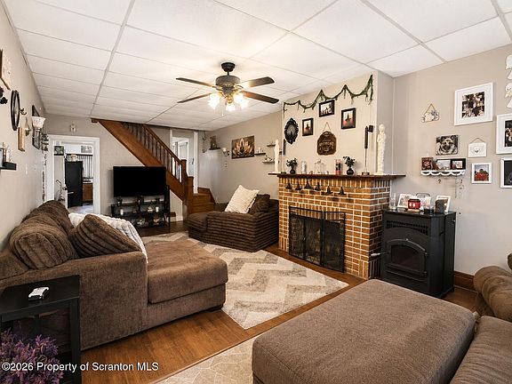 4th image of 656 N Laurel St