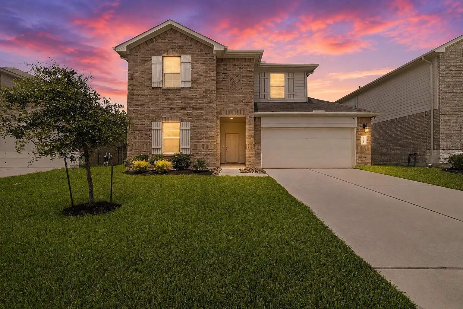 4 bed, 3.0 bath, 2405 sqft, $2,400 — Photo 1