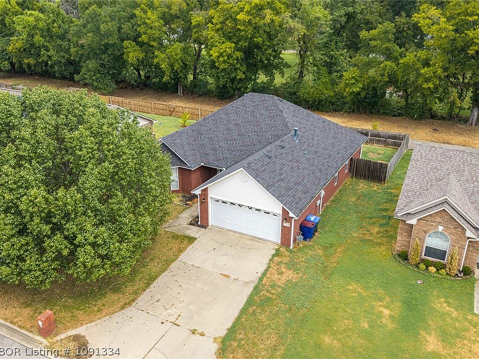 1st image of 623 Chateau Dr