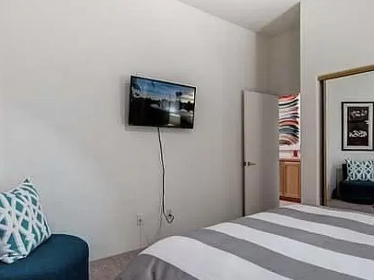 129 E Kavenish Dr — Photo 26