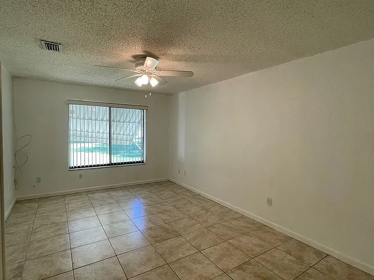 997 Mariposa Dr NE — Photo 8