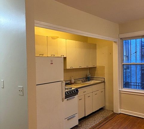 5th image of 325 E 34th St APT 4