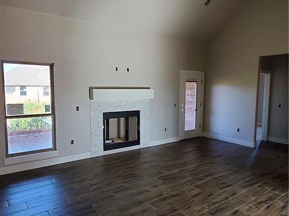 4th image of 3690 King Arthur Ct