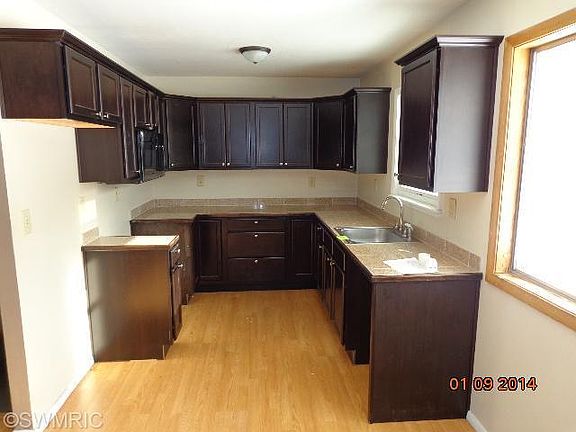 5th image of 715 Wellington Ave