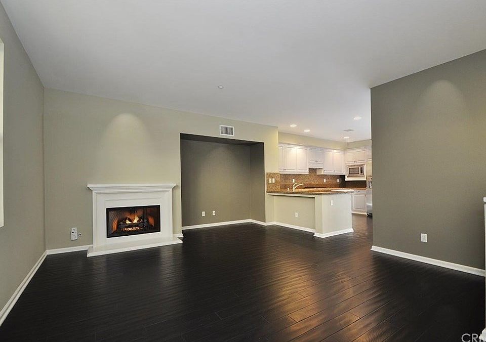 1st image of 1800 Oak St Unit 103