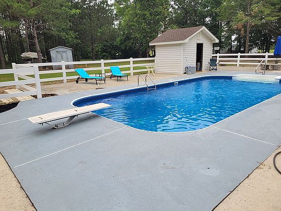 3rd image of 6675 Lovett Ln