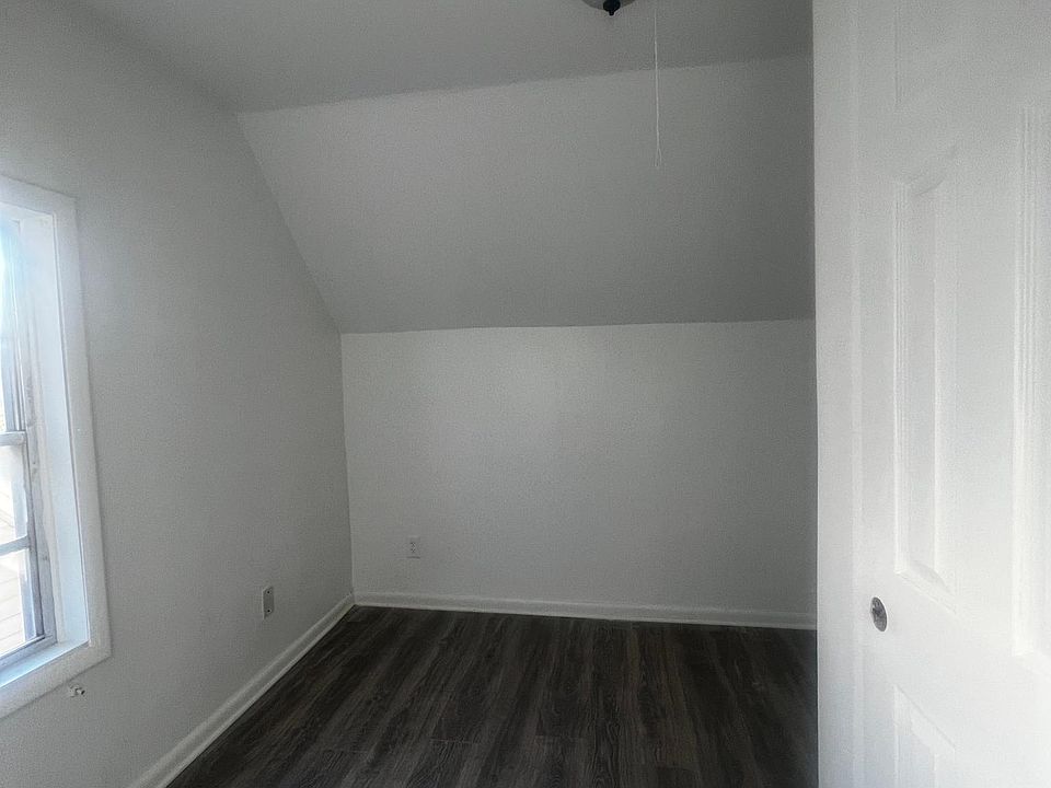 2nd image of 54 Isabella Ave Floor 3