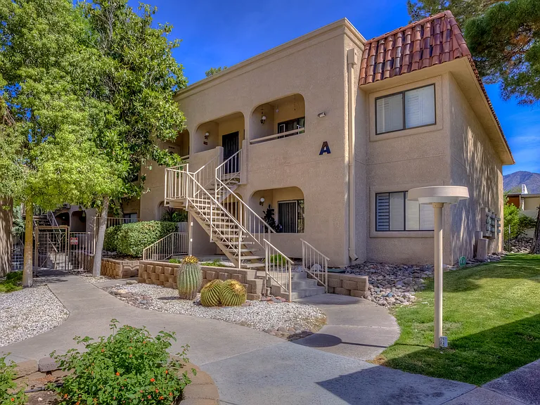 5750 N Camino Esplendora #114 — Photo 16
