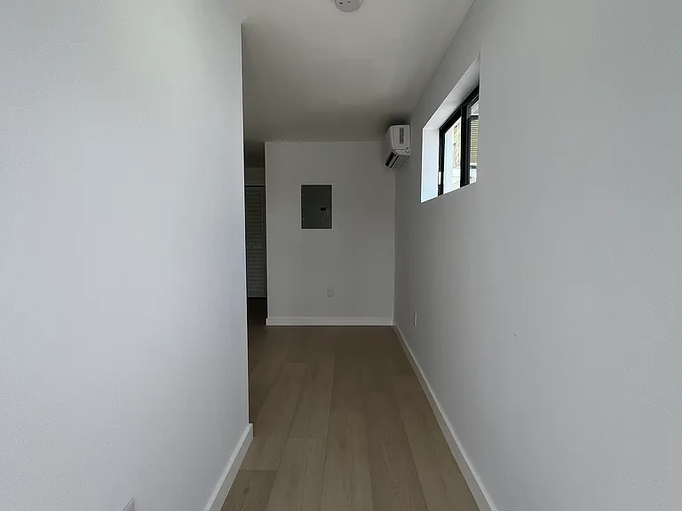 2555 SW 67th Ave #6 — Photo 2