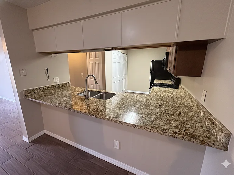 610 Kenwick Cir #103 — Photo 3