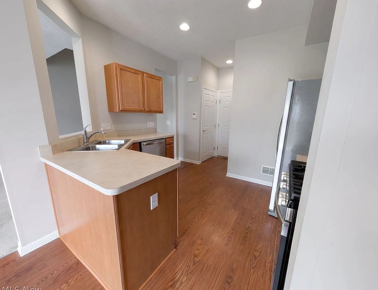 3 bed, 2.5 bath, 1592 sqft, $2,175 — Photo 4