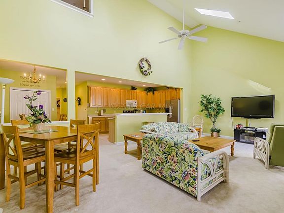 2 Eating Area & Family Room