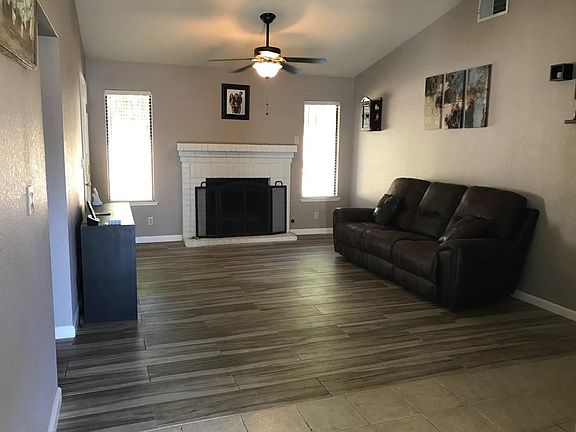 4th image of 1215 Ravenshoe Way
