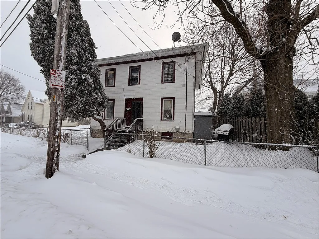 209 Atkinson St photo 1