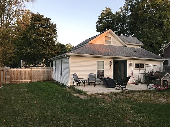 2nd image of 72 Budlong St