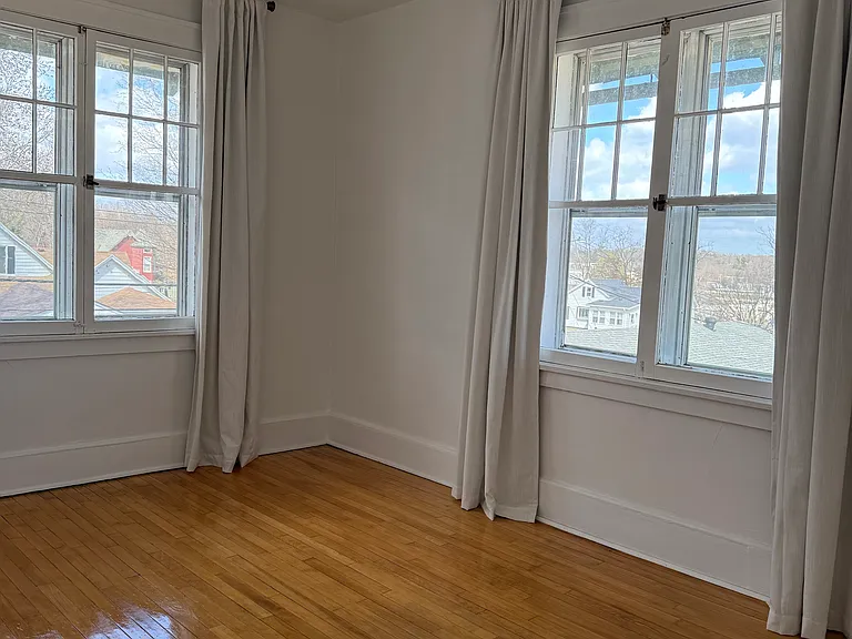 316 W Central St — Photo 8