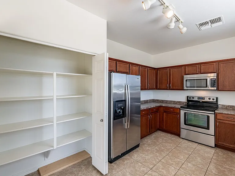 7416 S 27th Pl — Photo 11