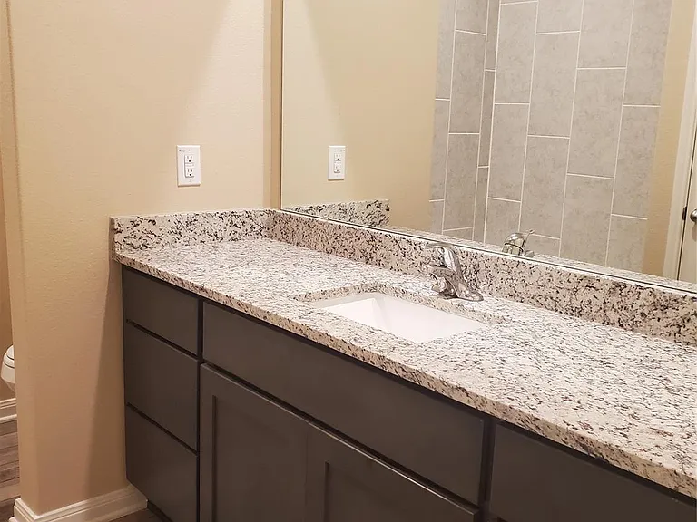 1911 Lilac Dr — Photo 8