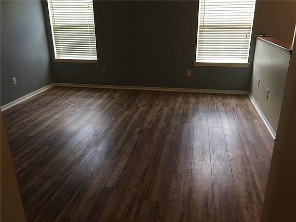 4th image of 182 Brixton Woods East Dr
