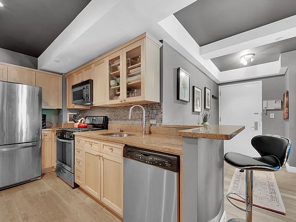 3rd image of 435 E 76th St APT 2C