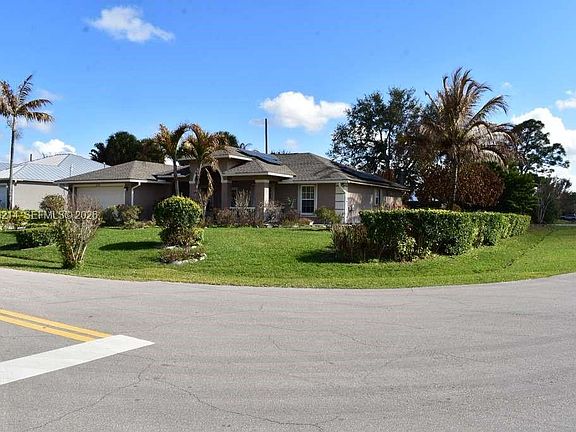 2nd image of 1084 SW Di Lido Ln