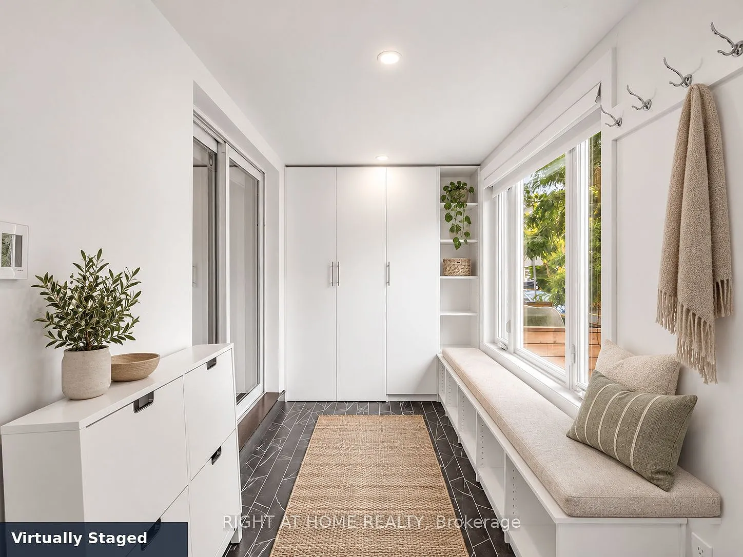 3 bed, $4,595 — Photo 3
