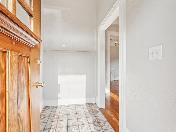 2nd image of 836 20th St