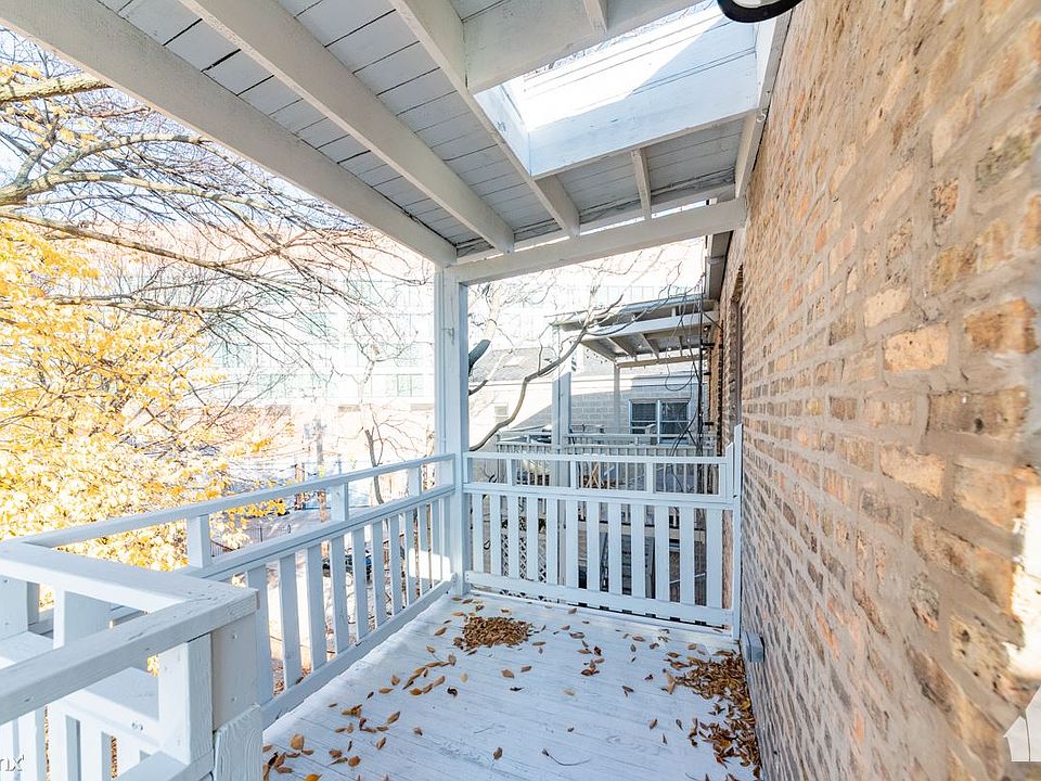 1667410050-2022_11_1_1122_W_Addison_Unit_3_19