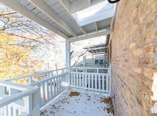 1122 W Addison St APT 3B, Chicago, IL 60613