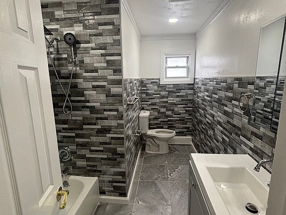 3rd image of 259-01 149th Ave