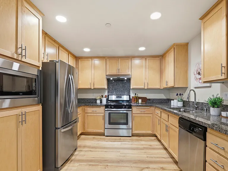 702 Elderberry Dr — Photo 8