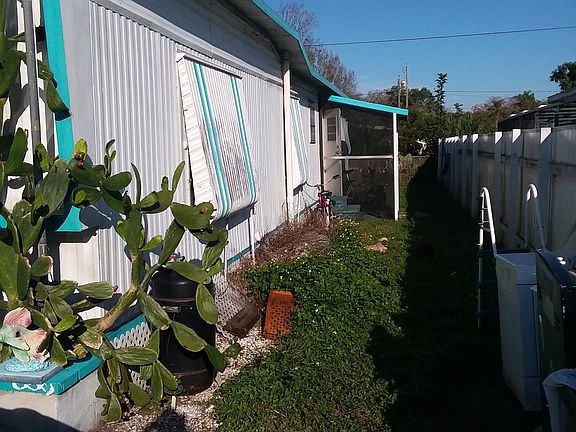 5th image of 104 Portia St N #24